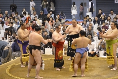 お馴染みの相撲甚句。