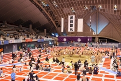 続々と集まる観客